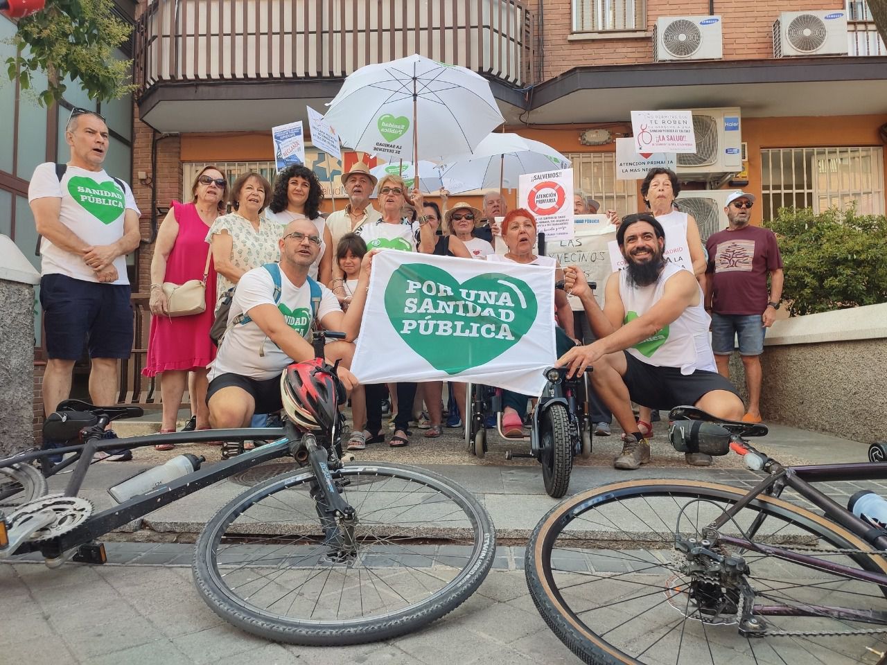 Protesta vecinal ante el Centro de Salud Abrantes