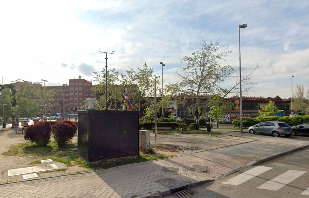 Estación de vigilancia de calidad del aire en Plaza Elíptica (Foto: Google Street View)