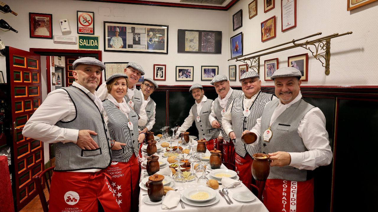 Juan Carlos Rubio, Mara Verdasco, Miguel Grande, Josè Luque, Nacho Sandoval, Antonio Cosmen, Luis Pacheco, Eduardo Collado, miembros de la Cofradía del Cocido Madrileño 