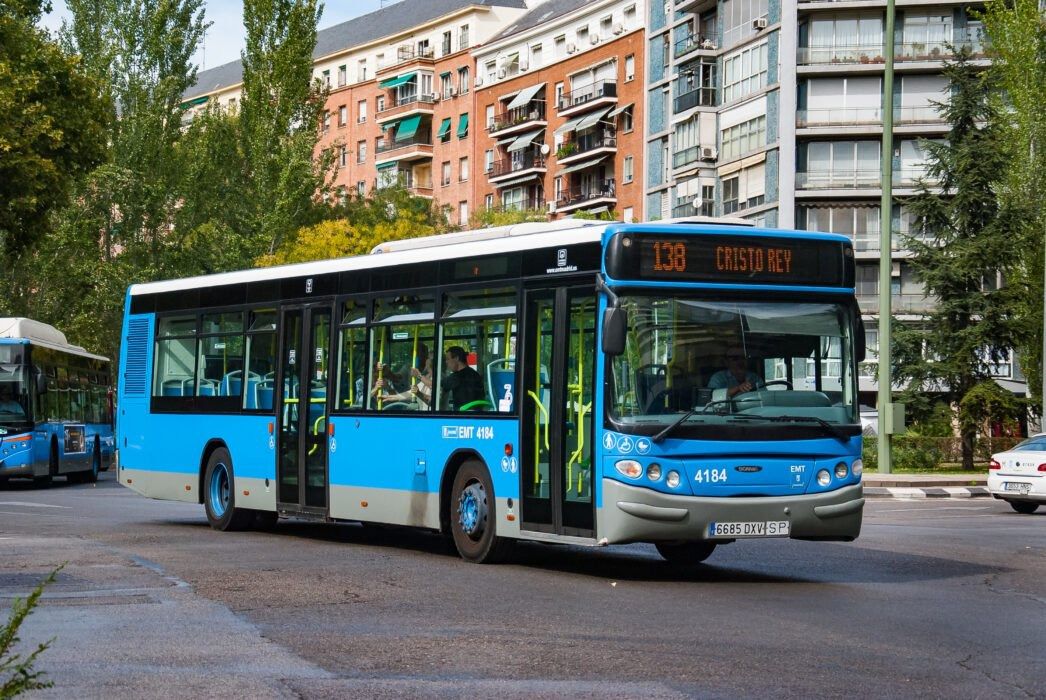 Autobús de la Línea 138, una de las alternativas para los usuarios de EMT