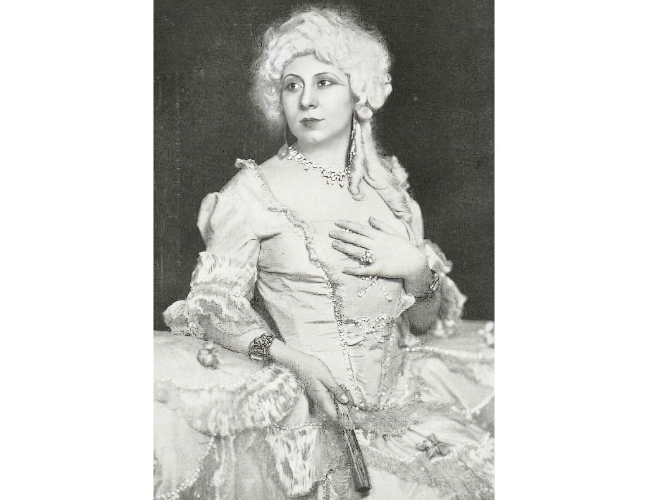 Julia Lajos en Madame Pompadour, la función inaugural. Elegancias Madrid. 1925. BNE