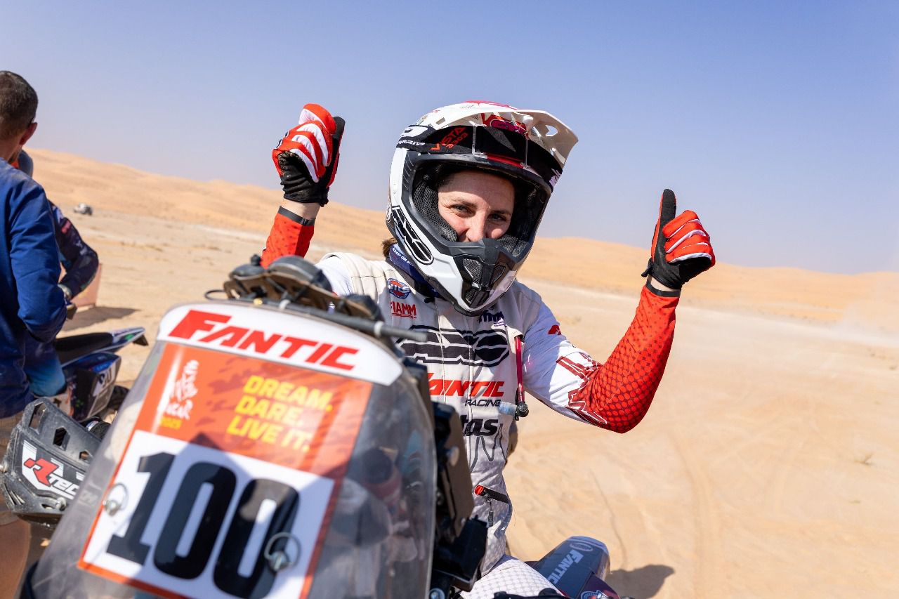 Sandra Gómez celebra su triunfo en el Dakar (Foto: Cedida SGC)