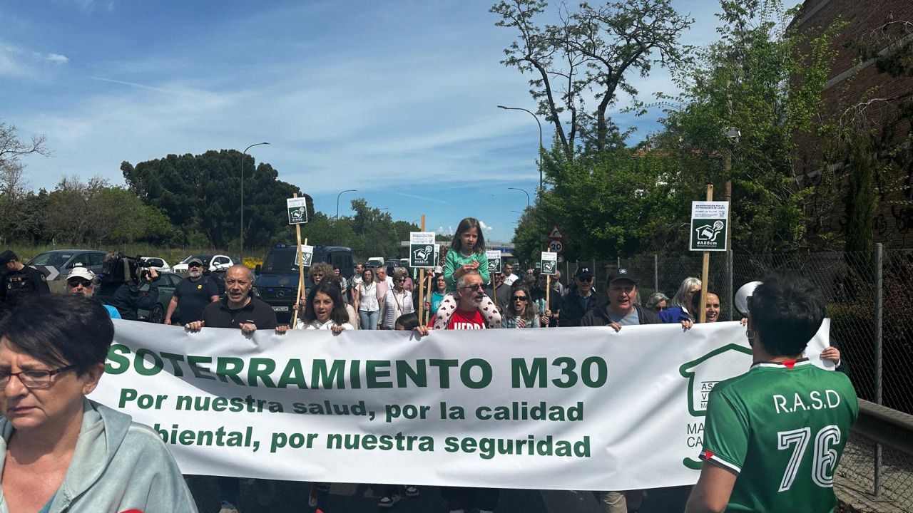 Protestas de la Asociación Manzanares-Casa de Campo por el soterramiento.