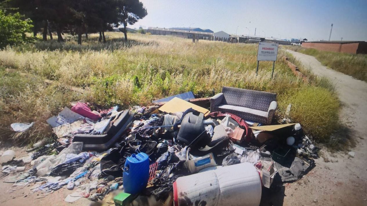 Los vertidos en el pinar (Foto: Google Maps)
