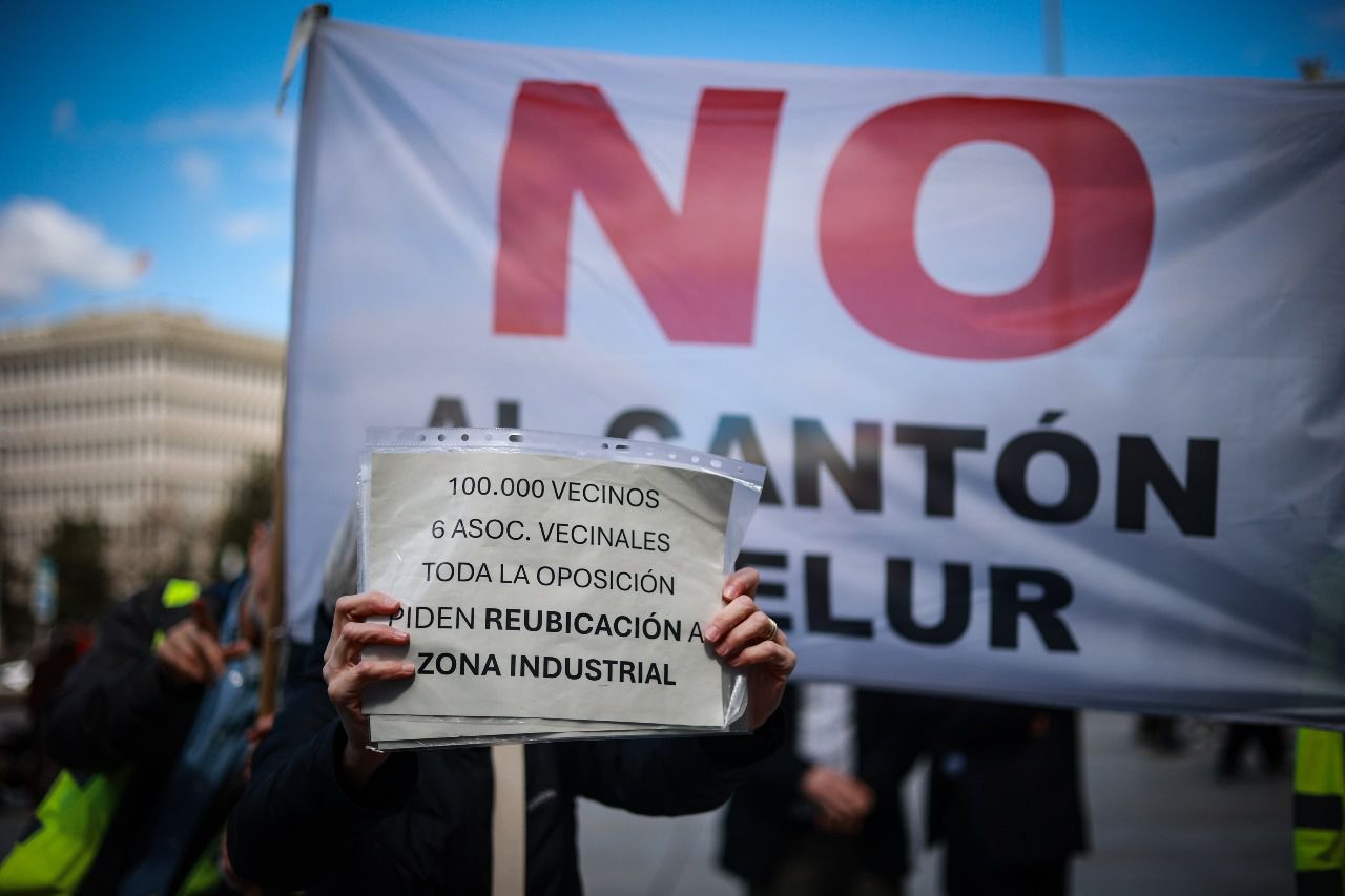 Protestas vecinales a las puertas de Cibeles.