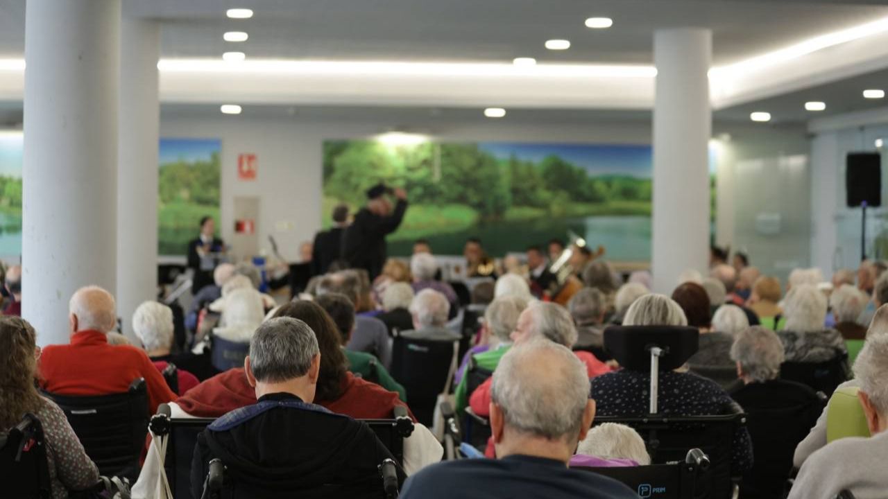 Concierto de la Banda Sinfónica de la Policía Nacional en la residencia Ensanche de Vallecas