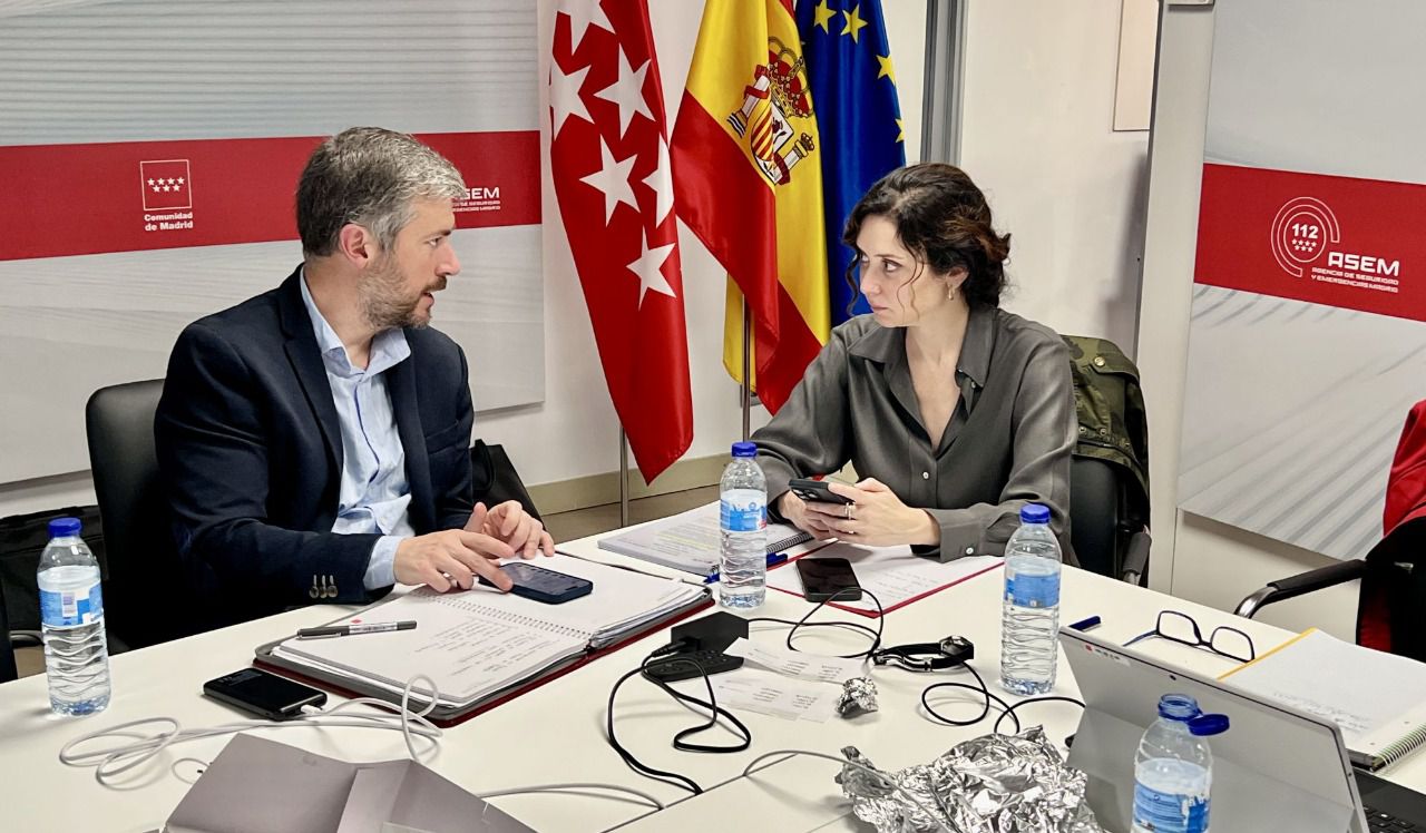 Miguel Ángel García e Isabel Díaz Ayuso durante la reunión del comité de emergencia (Foto: Comunidad de Madrid)