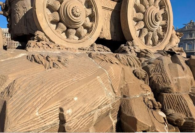 Grietas y fisuras en la Fuente de Cibeles