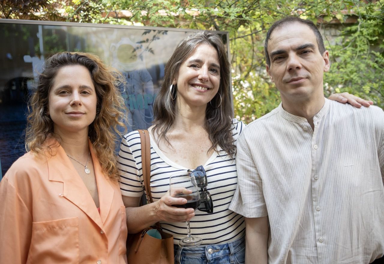 Las actices Leticia Etala y Fernanda Orazi con Alberto Conejero (Foto: Antonio Castro)