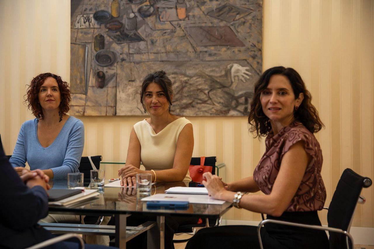 María Pastor, Manuela Bergerot e Isabel Díaz Ayuso (Foto: Más Madrid)