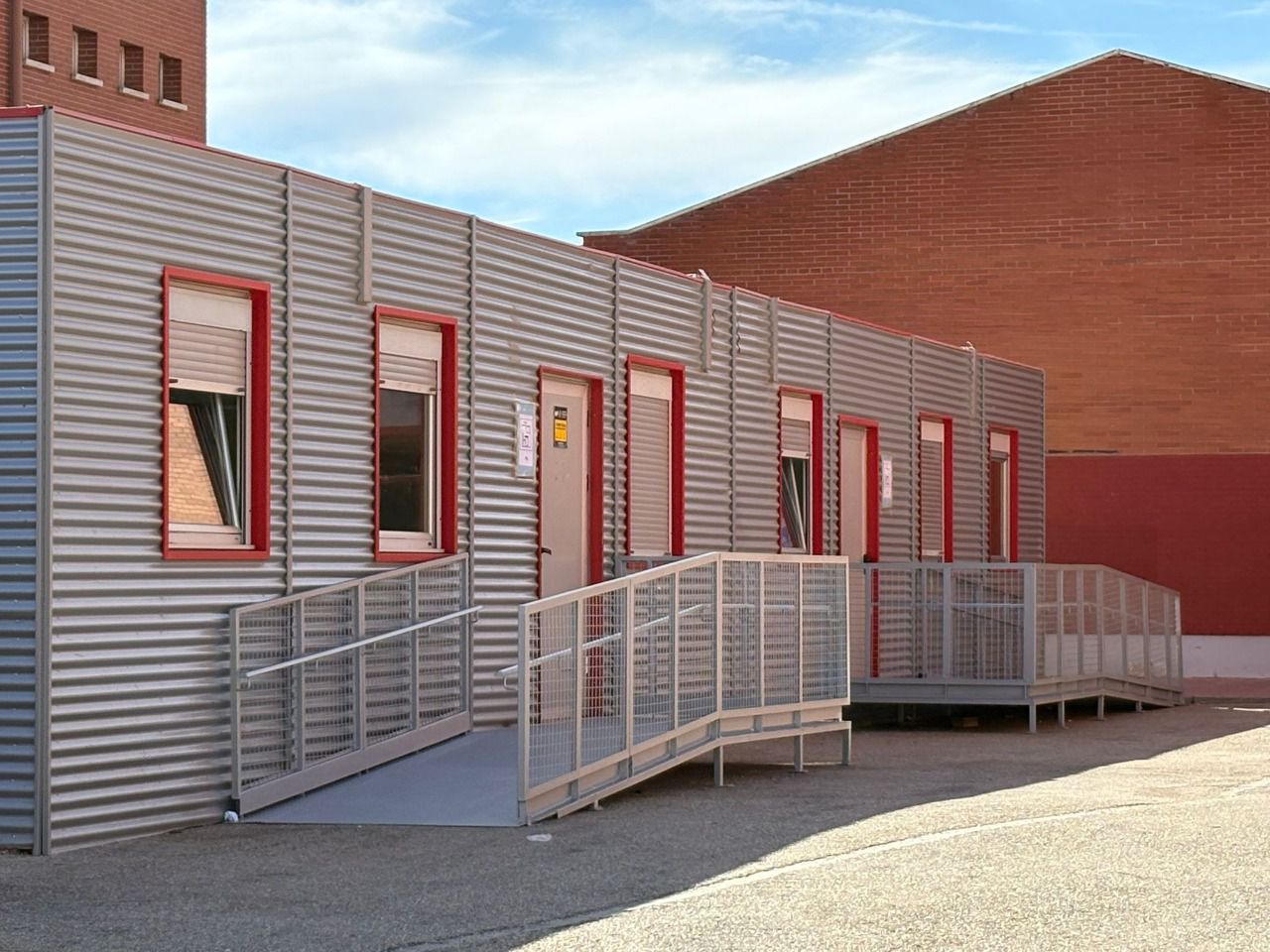 Barracones en el centro educativo Juan Carlos I de Ciempozuelos.