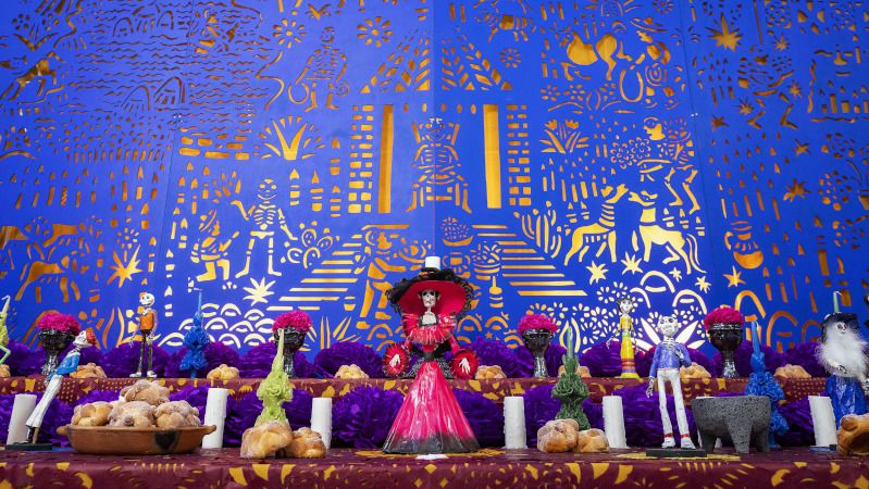 Imagen general del altar por el Día de Muertos del Centro Cultural Daoíz y Velarde 