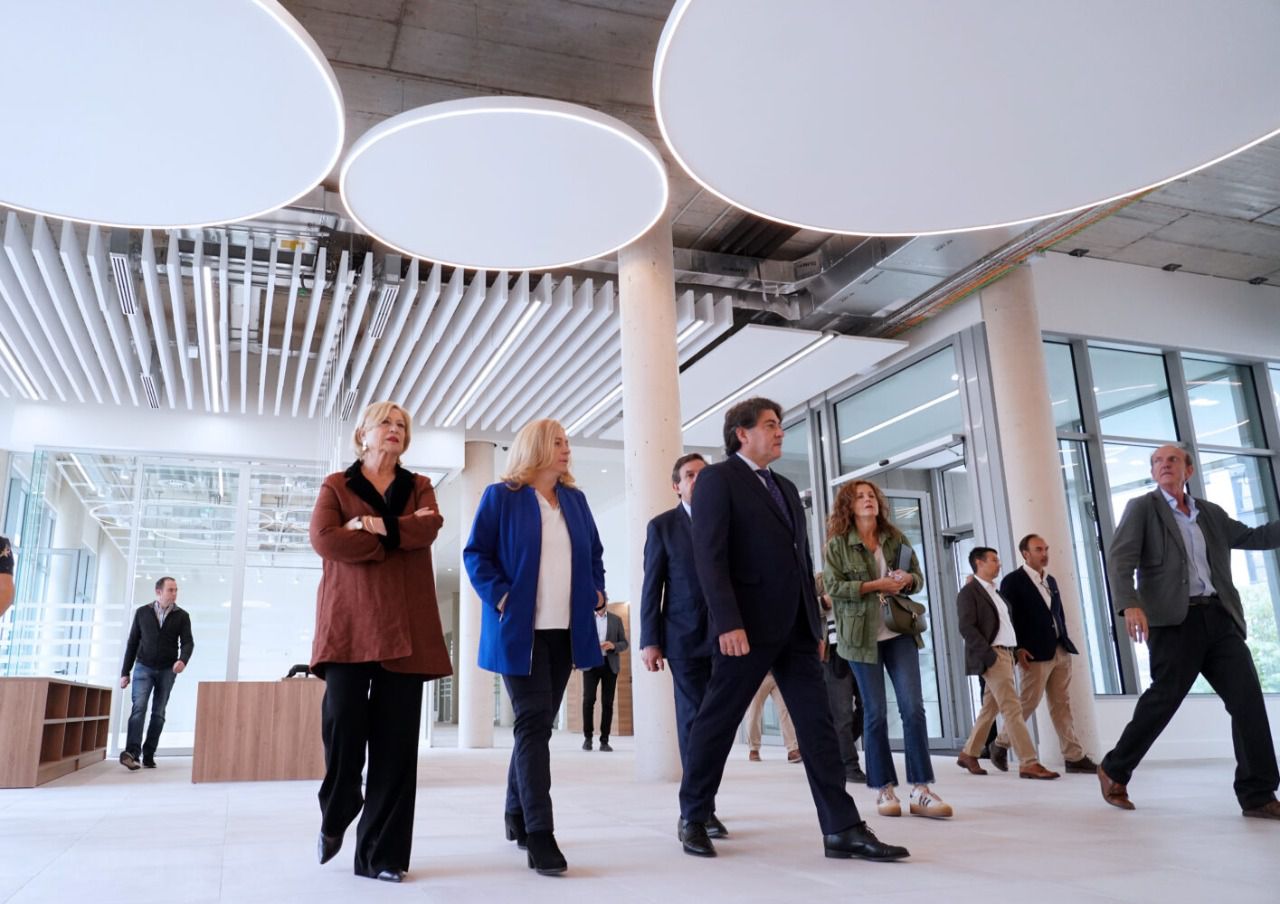 Visita de Inma Sanza al recién contruído nuevo centro cultural de Valdebebas (Foto: Ayuntamiento de Madrid)