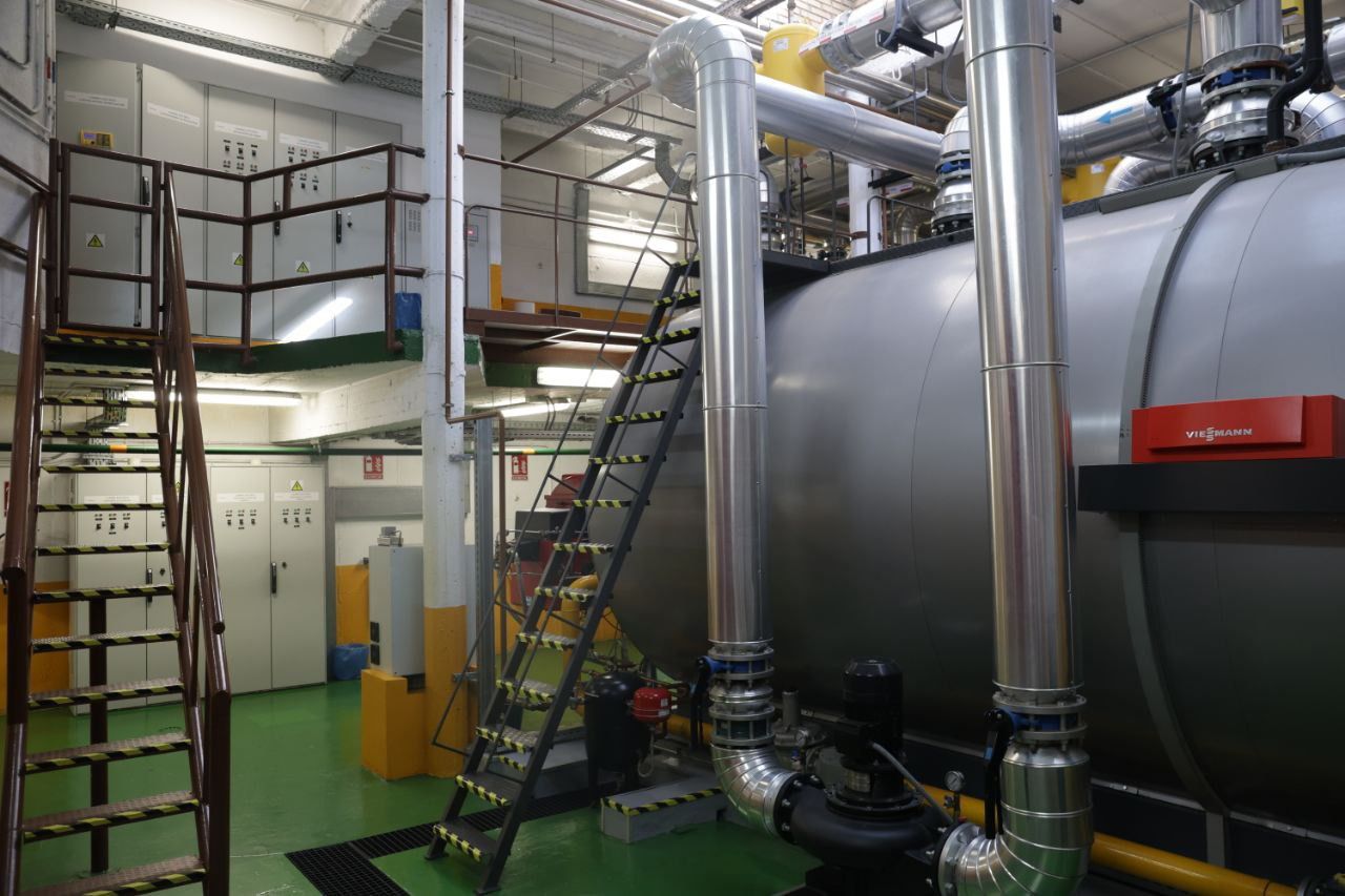 Una de las tres calderas de la Central Térmica de Orcasitas (Foto: José Ant. Velasco)