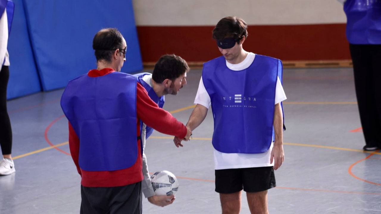 Momento de un saque para reanudar el juego