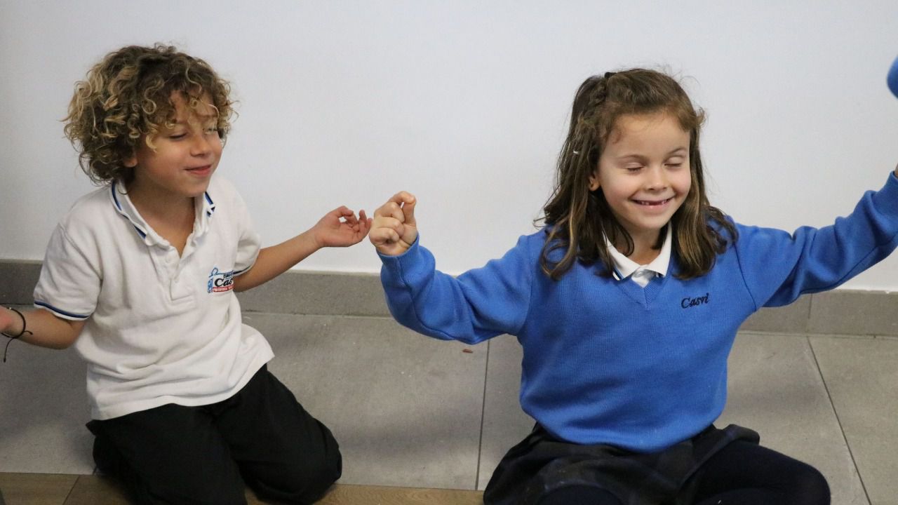 Alumnos participando en una actividad del centro