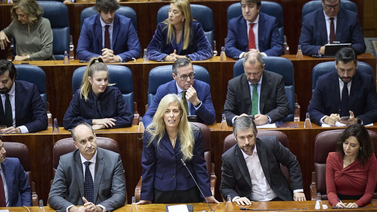 Albert toma la palabra durante el Pleno de aprobación de los Presupuestos 2026 (Foto: Europa Press)