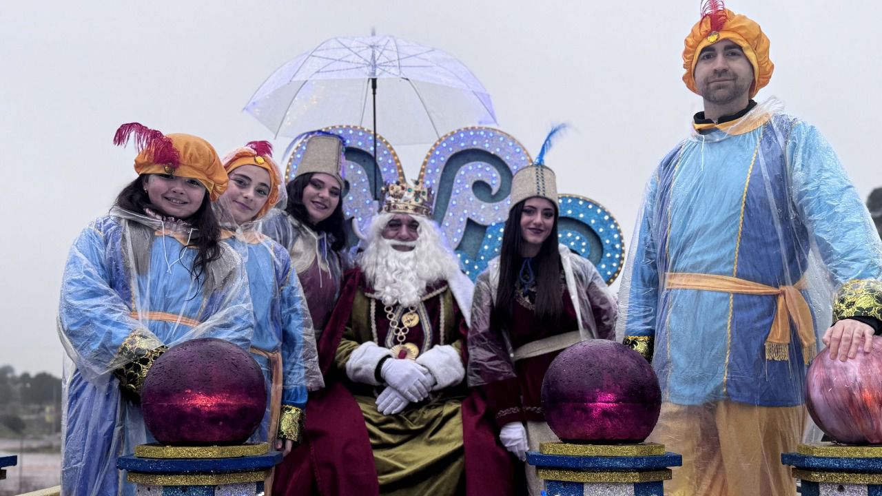 El Rey Melchor con sus pajes en la Cabalgata de Torrelodones en 2005 (Ayuntamiento de Torrelodones)