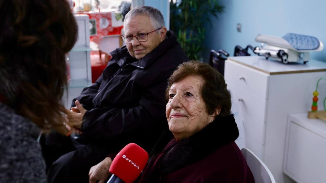 Vecinas de Pozuelo del Rey en la farmacia