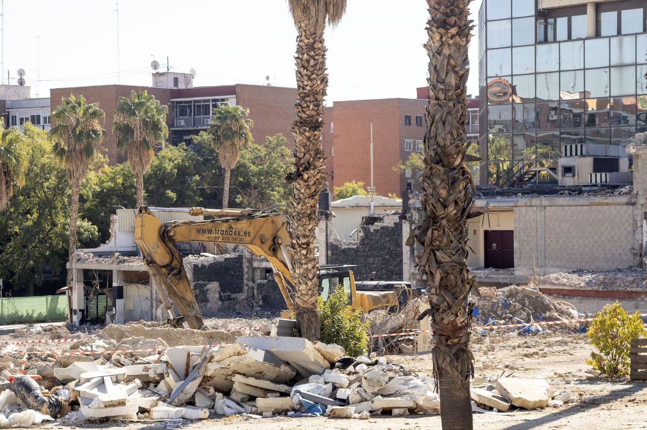 Imagen del derribo del centro comercial en el pasado mes de octubre (Foto: Antonio Castro)