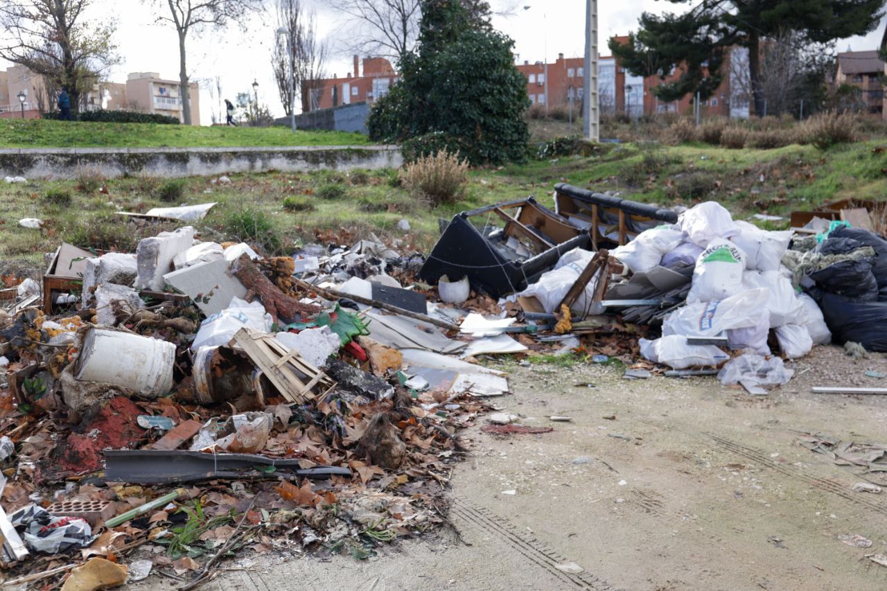 Escombros en la UVA de Hortaleza (Autor: Jose Ant. Velasco)