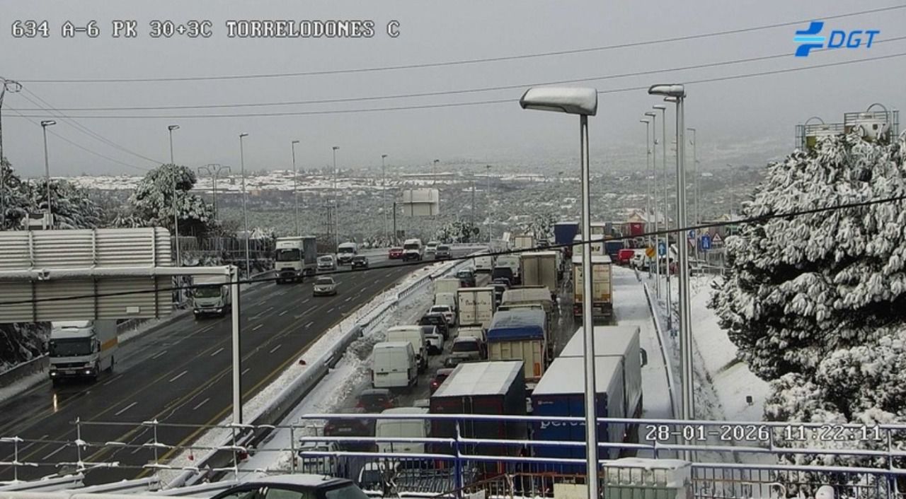 Vehículos parados en la A-6 (Foto: DGT)