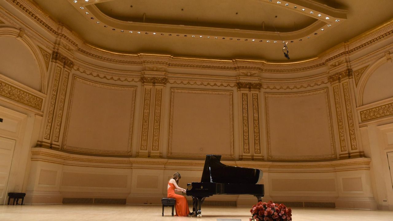 Isabel Dobarro tocando el piano