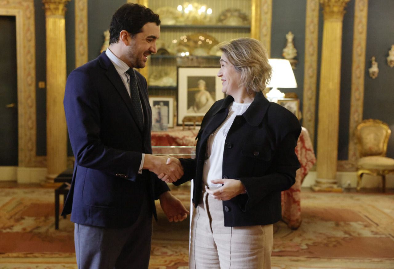El director de la Fundación Casa de Alba, Álvaro Romero Sánchez-Arjona, y la delegada de Cultura, Turismo y Deporte, Marta Rivera de la Cruz (Foto: Ayuntamiento de Madrid)
