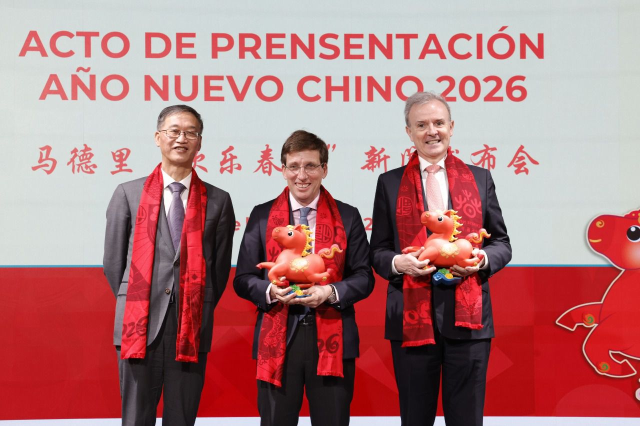 Yao Jing, José Luis Martínez-Almeida y Guillermo de la Vega