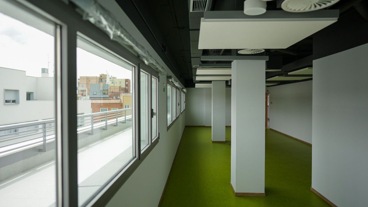 Guindalera estrena un edificio con escuela infantil, centro de día y espacio para mayores