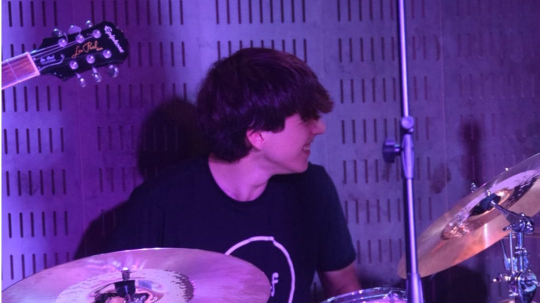 Pablo tocando la batería (Foto: Familia de Pablo)