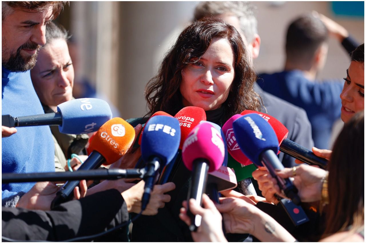 Isabel Díaz Ayuso se despide de la actriz Gemma Cuervo (Foto: Antonio Gutiérrez / Europa Press)