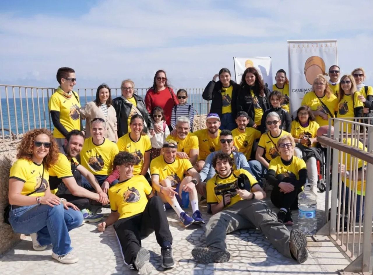 Acompañantes de Daniel Caballero en su primer reto (Foto: @eldelosmaratones)