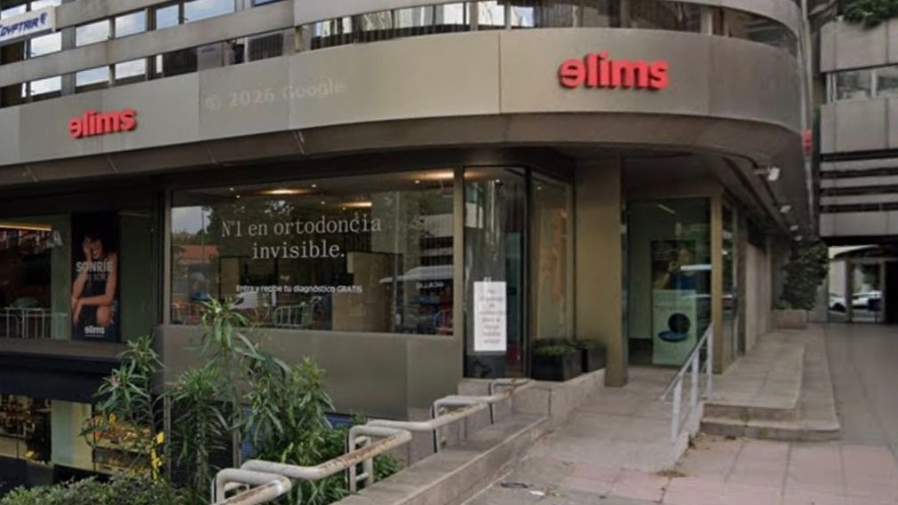 La clínica Elims antes de desaparecer y dar paso a Oral Studio (Foto: Google Street View)