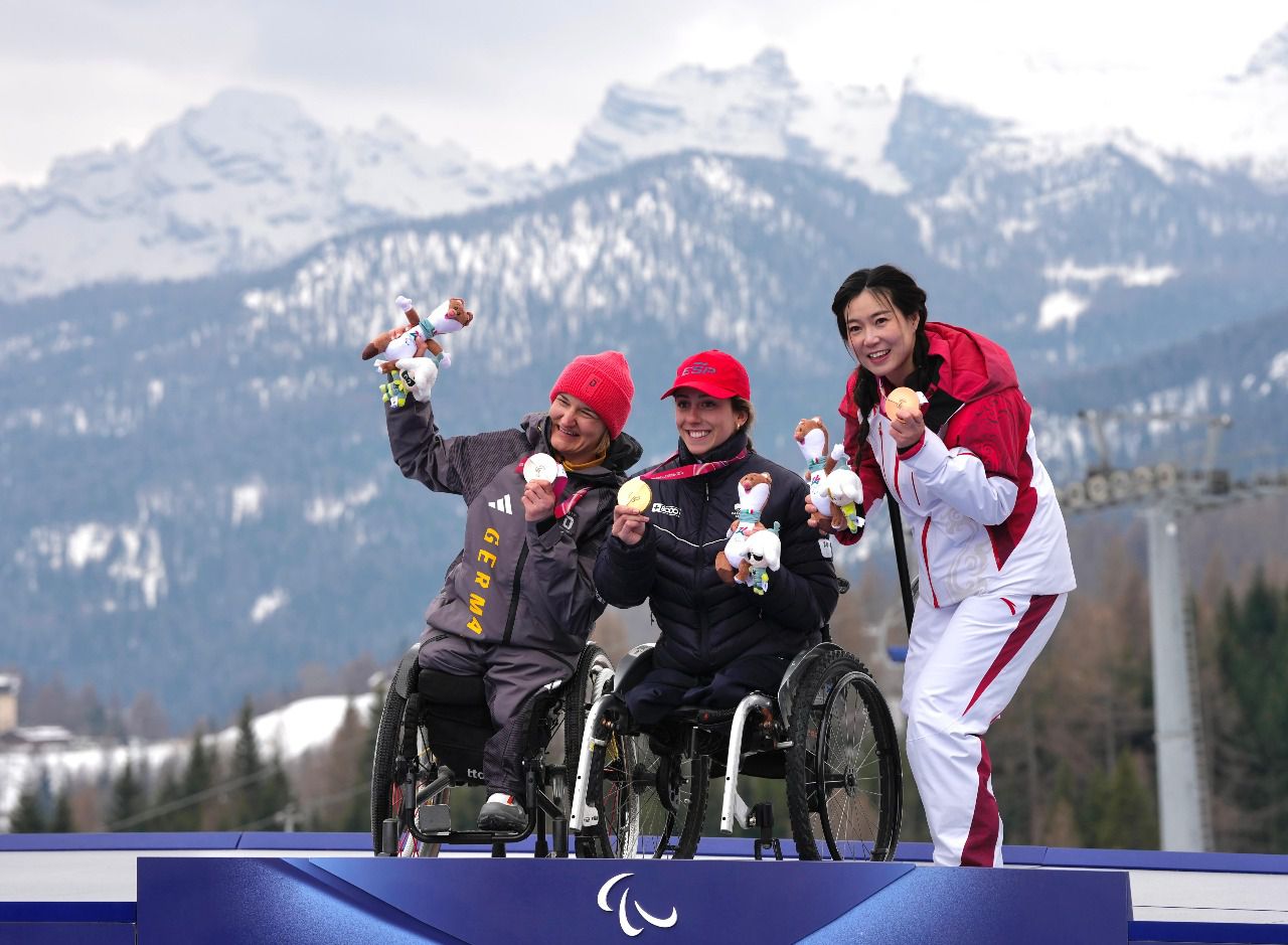 Audrey Pascual en el podio, con el oro de la combinada en Milán-Cortina 2026 (Foto: CPE)