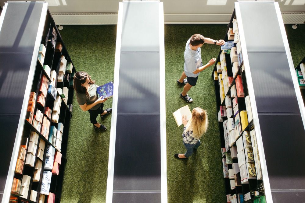 Biblioteca universitaria (Foto: Freepik)