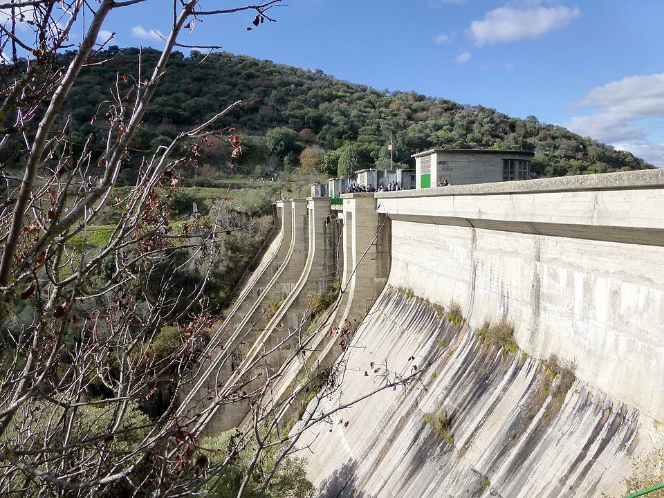 Presa del embalse de Picadas (Foto: Ilusión por Pelayos)