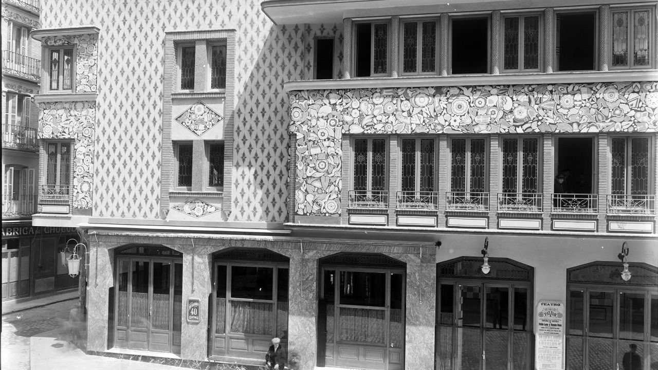 Fachada del teatro Pavón en 1925. (Foto: Foto Lluís Lladó/CSIC)