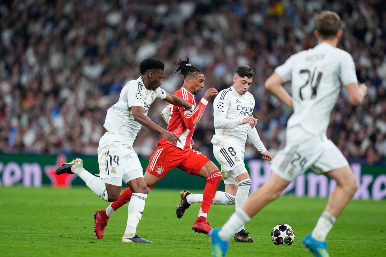 Tchouaméni y Valverde luchan codo con codo en el partido de Champions frente al Bayern de Múnich (Foto: AFP7/Europa Press)