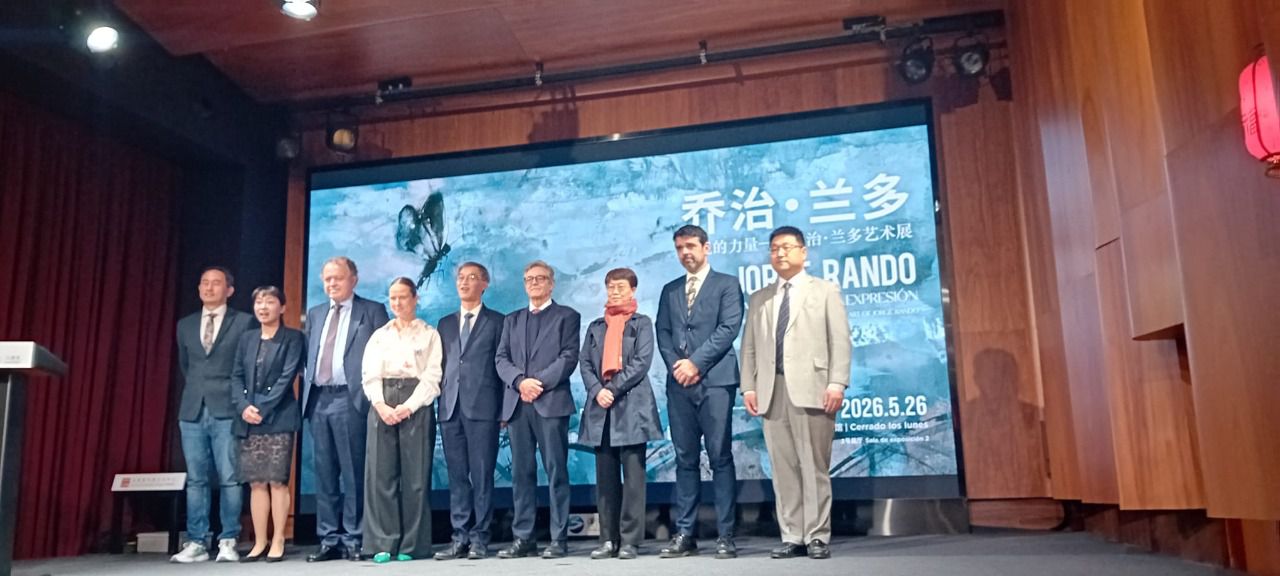 Presentación de la exposición Subdirectora del Centro Cultural de China en Madrid, Xu Tingting, segunda por la izquierda, Vanesa Diez, directora de la Fundación Museo Jorge Rando.A la derecha el embajador de China, Yao Ying y Enrique Alonso García, miembro del Consejo de Estado.Foto: María José Cavadas.