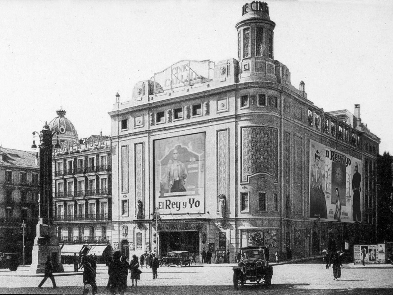Foto antigua de los Cines Callao