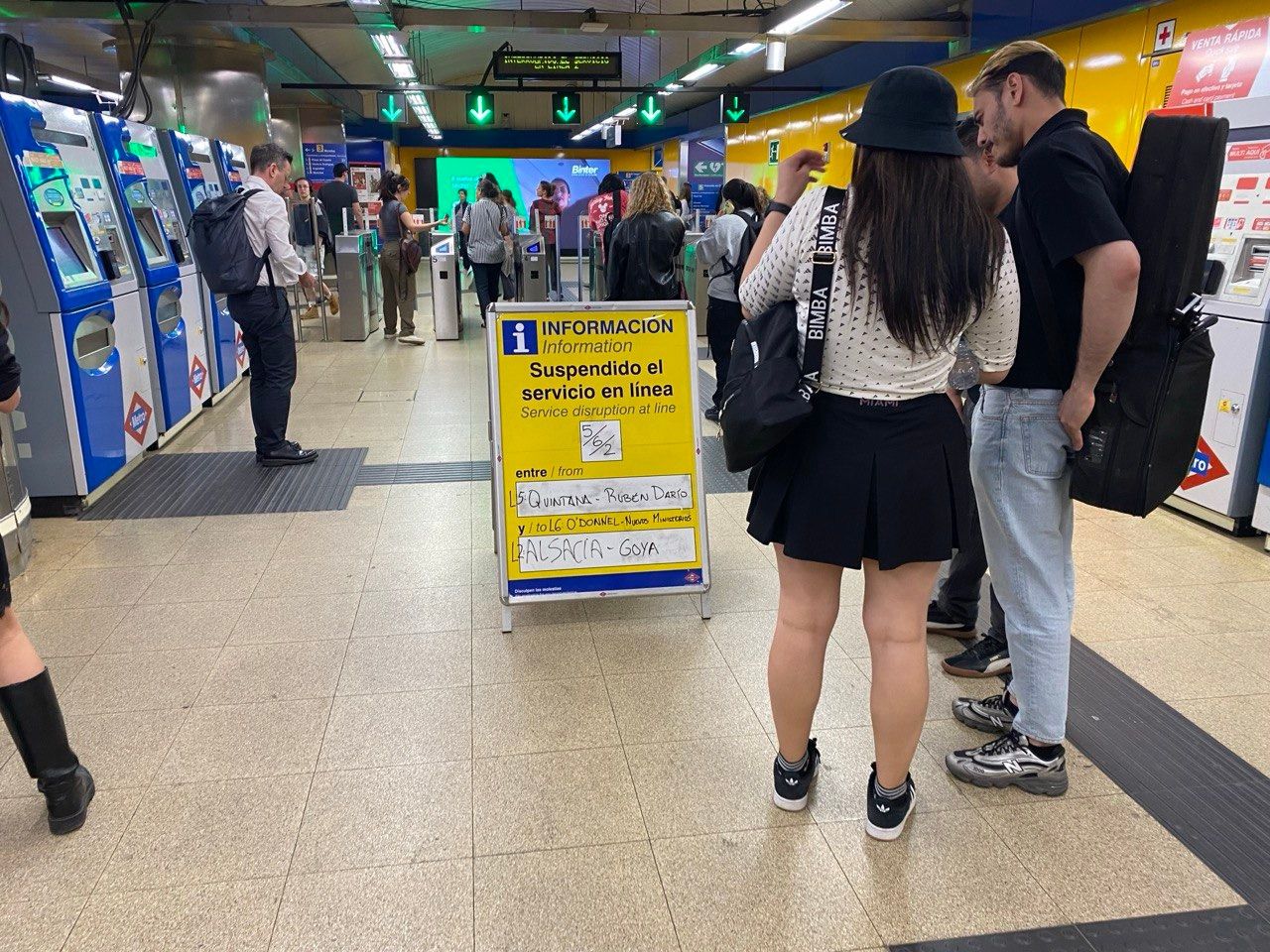 Cartel anunciando los cortes en el acceso a la estación de Callao (Foto: MDO)