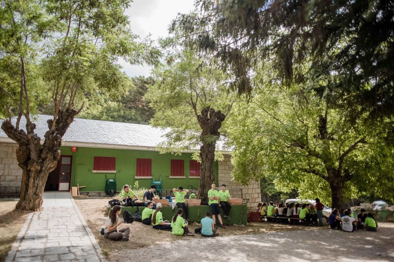 Un grupo de jóvenes realizando actividades en el Albergue Juvenil Las Dehesas