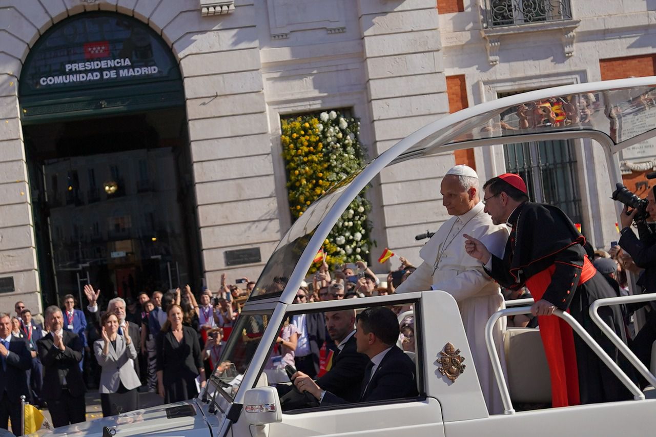El papamóvil pasa por Sol (Foto: Comunidad de Madrid)