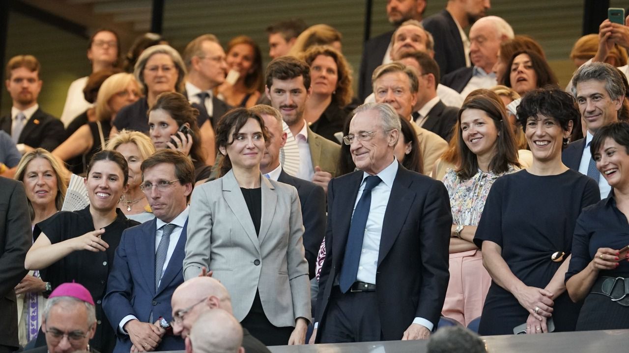 El palco de autoridades, en la visita del Papa al Bernabéu (Foto: A. Pérez Meca/Pool / Europa Press)