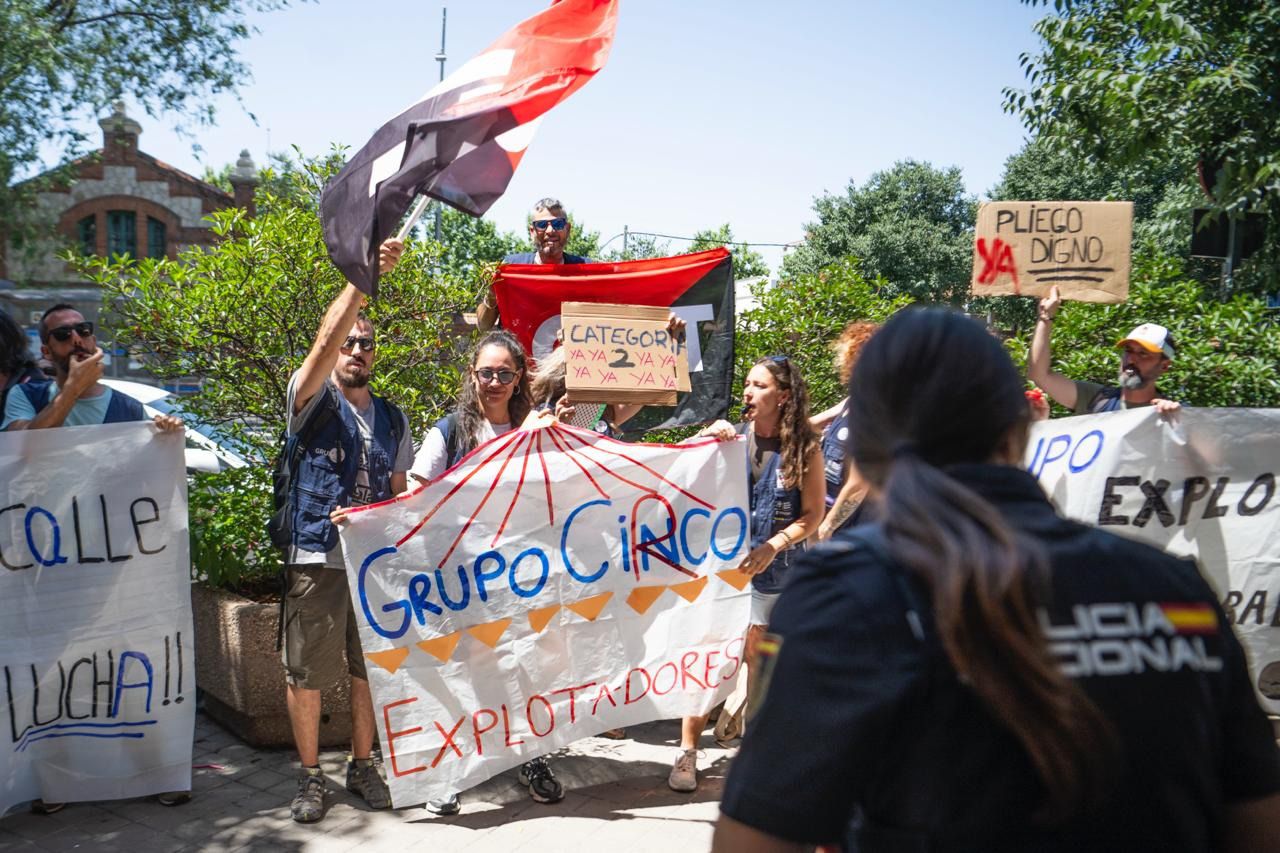 Concentración en las puertas del área de Políticas Sociales, Familia e Igualdad