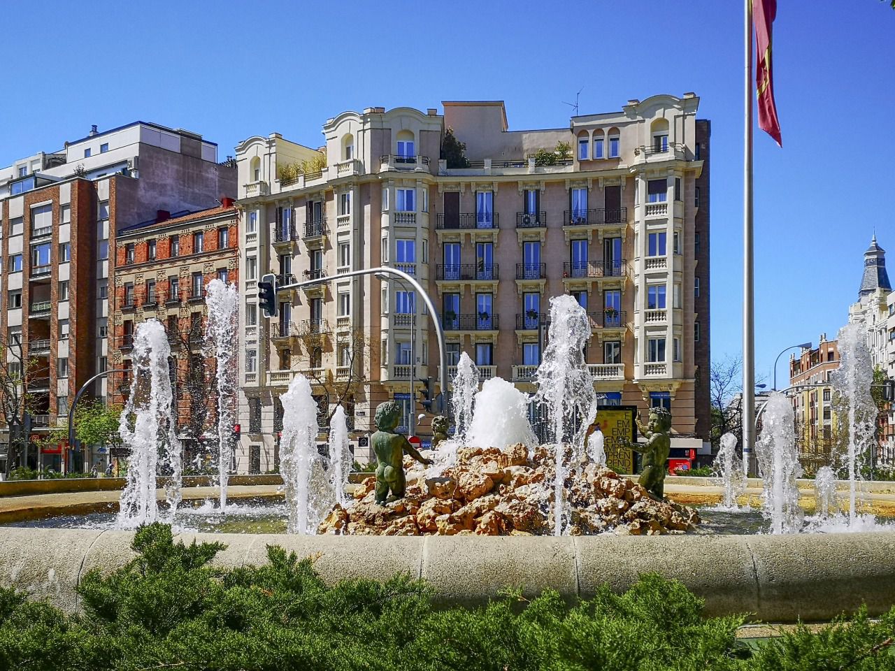 La fuente anterior de la plaza de Chamberí (Foto: Antonio Castro)