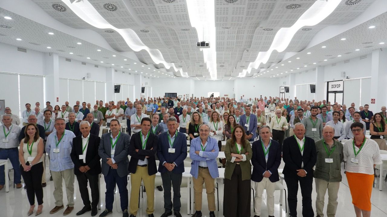 Asistentes a la asamblea general (Foto: Dcoop)