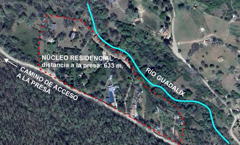 Riberas urbanizadas bajo la presa de Miraflores de la Sierra