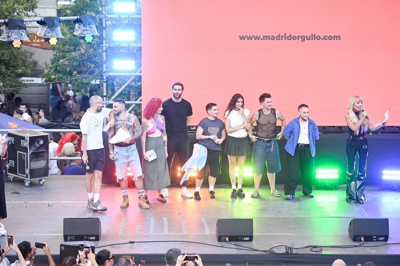 Cayetana Guillén Cuervo da paso a los pregoneros del cine LGTBI (Foto: Eduardo Diéguez)